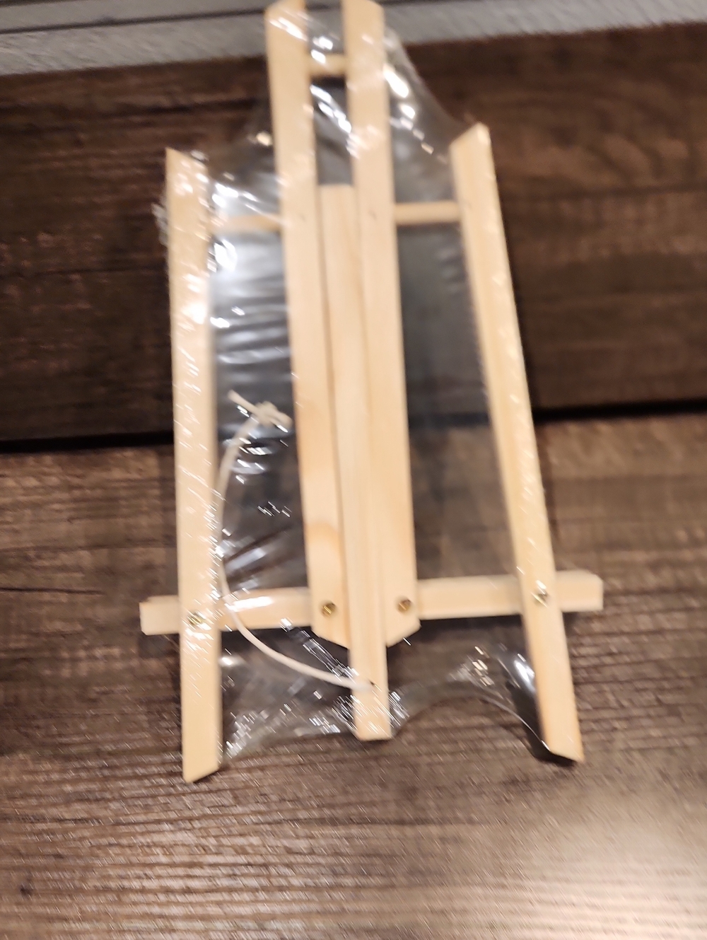 NWOT Wooden Tabletop Easel in Natural Wood